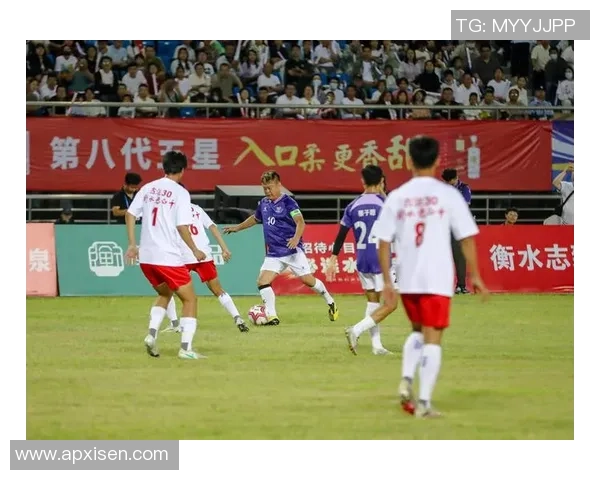 178cm足球明星的身高优势与职业生涯的辉煌成就探讨 178cm足球明星的身高优势与职业生涯的辉煌成就探讨