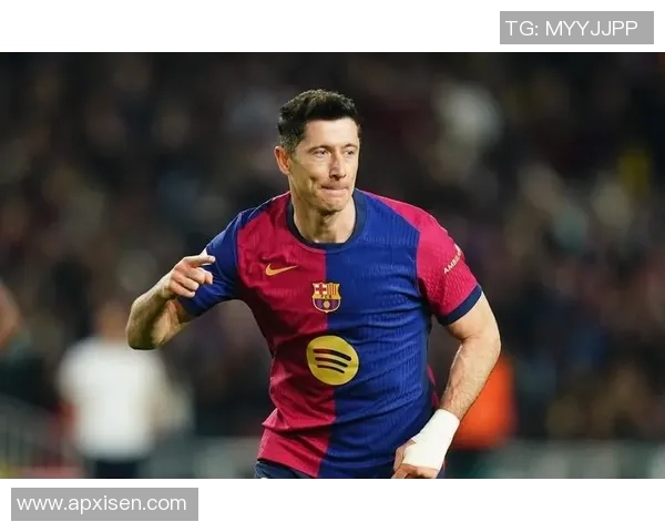 66号足球明星后卫的传奇之路与荣耀时刻回顾 66号足球明星后卫的传奇之路与荣耀时刻回顾